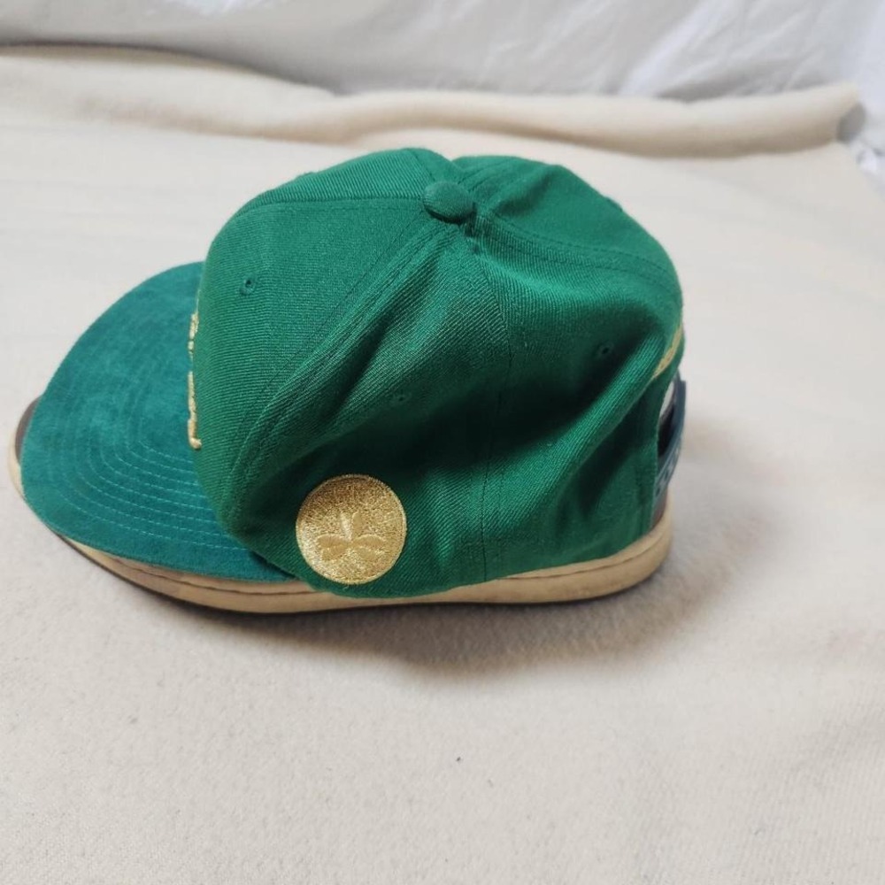 Mitchell‎ & Ness Boston Celtics Snapback Hat - Green/Gold Script/Satin - Picture 2 of 5
